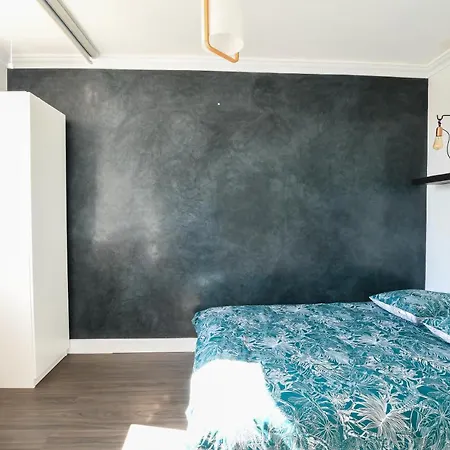 3 Chambres, Climatisation, Parking, Proche Centre Et *