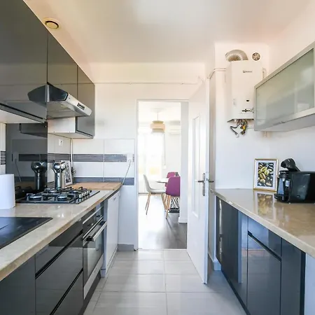 3 Chambres, Climatisation, Parking, Proche Centre Et