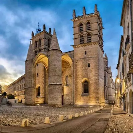 3 Chambres, Climatisation, Parking, Proche Centre Et *